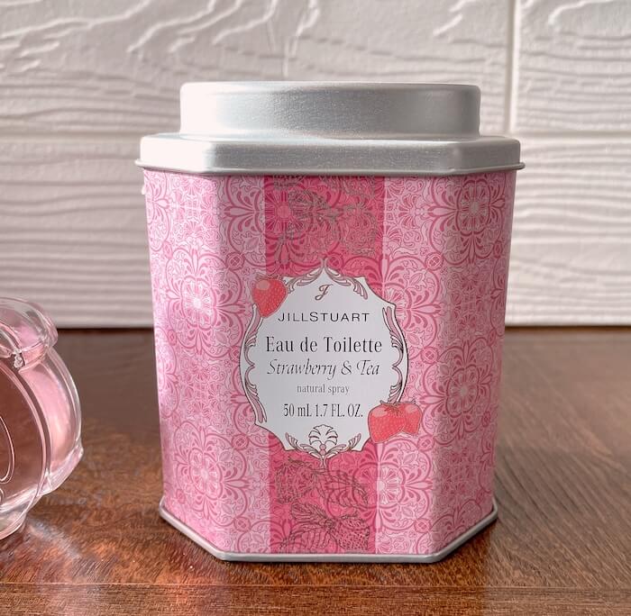 パッケージの缶｜ジルスチュアート ストロベリー＆ティー オードトワレ